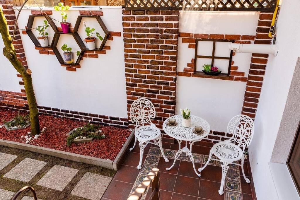 Cozy House With Nice Garden In Heart Of City Center Villa Cluj-Napoca Buitenkant foto
